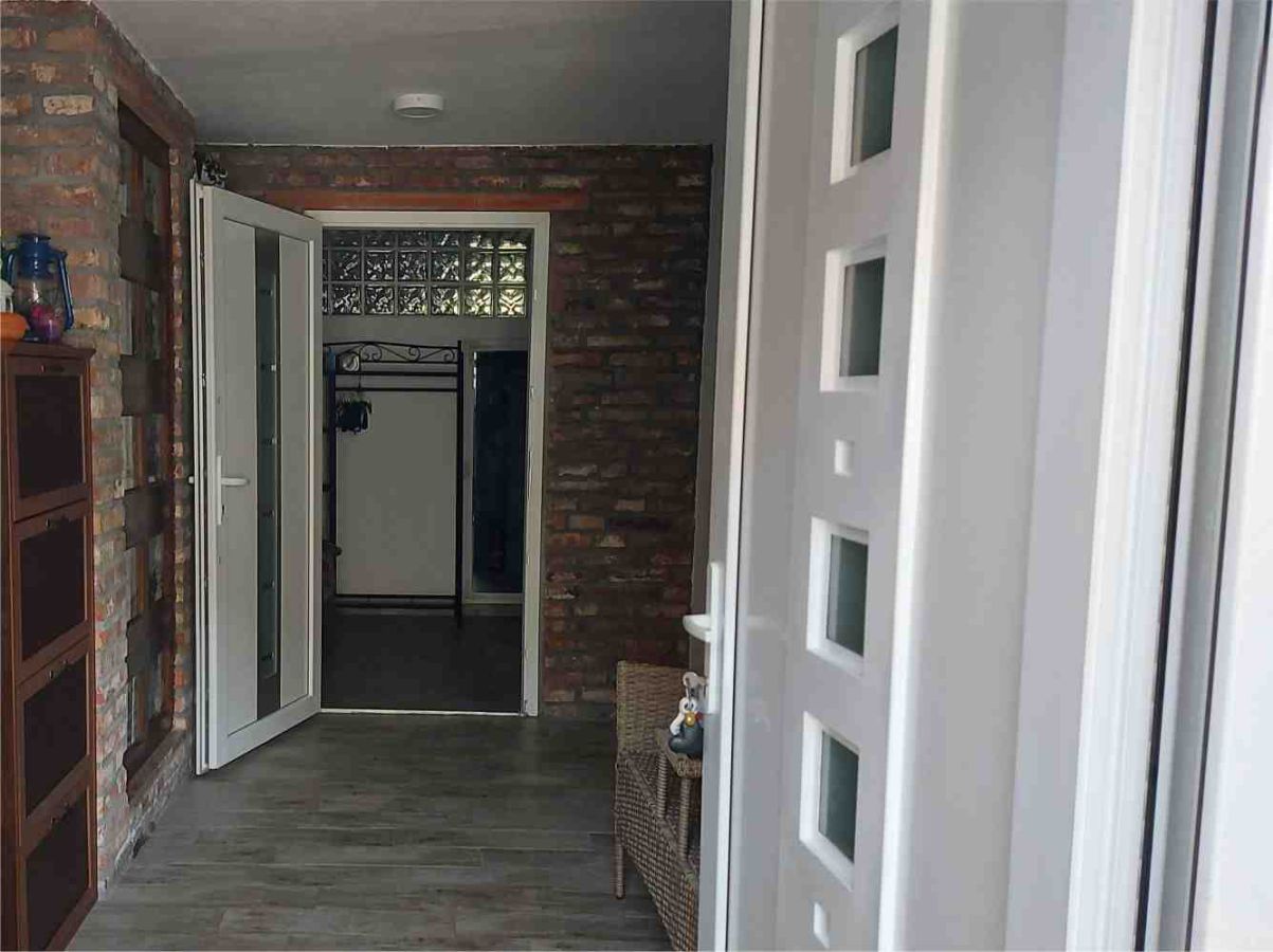 Flur mit einer Haustür